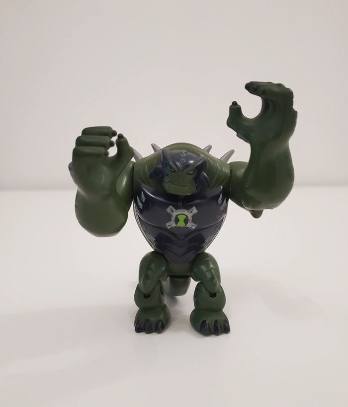 Ben 10 Ultimate Alien Figurine Articulée de Humungousaur Bandai 2010 Bon état 10cm env