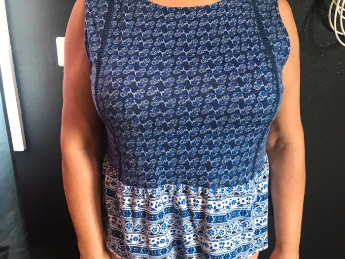 Débardeur bleu et blanc taille 44