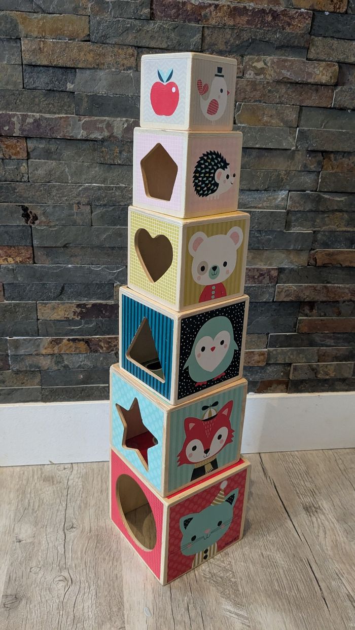 6 cubes en bois emboîtables