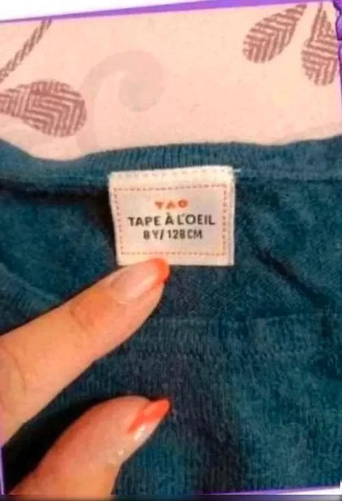 Pull  TAO  8  ans  bon  état - photo numéro 3