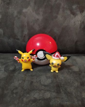 Figurine Pokémon Noël Pikachu et Pichu