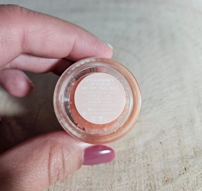 Strawberry Lip Scrub Basic Skin 🍓 - photo numéro 2