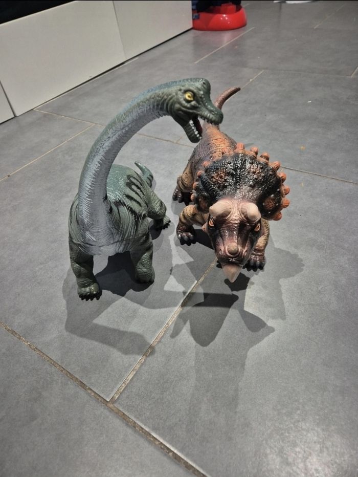 Lot de 2 gros dinausores