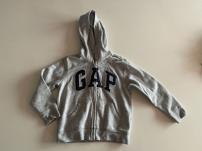 Sweat zip à capuche