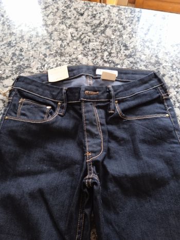 Jeans super skinny état neuf. Taille 158 cm. 12/13 ans.