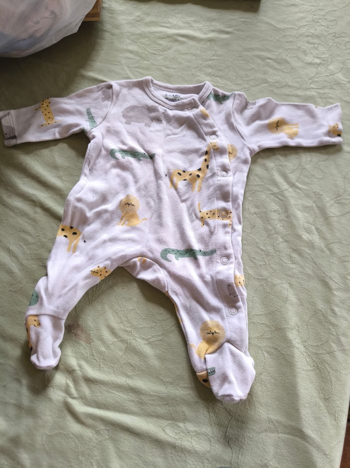 Lot de pyjamas en 1 mois - photo numéro 2