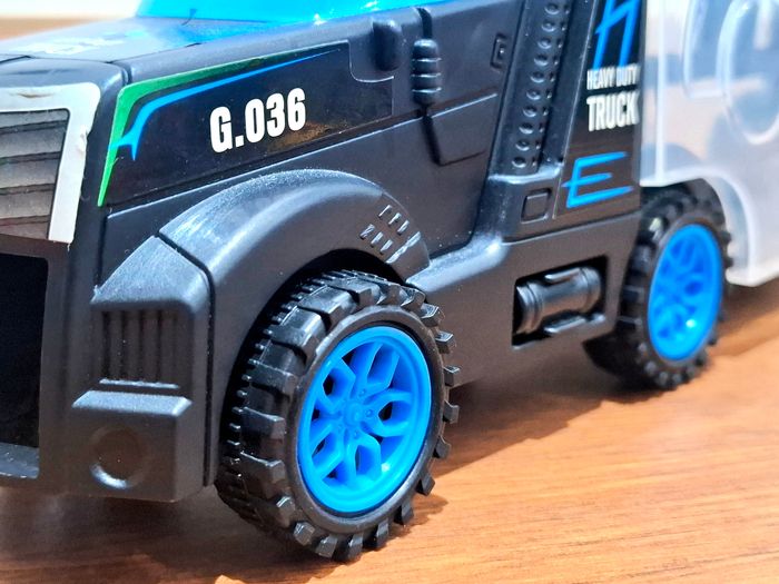 Camion transporteur + 2 voitures de course + propulseur - photo numéro 5