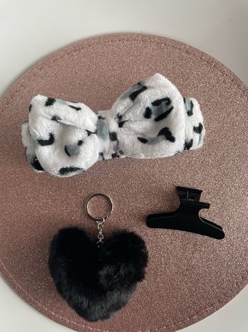 Accessoires cheveux + porte-clés noir et blanc