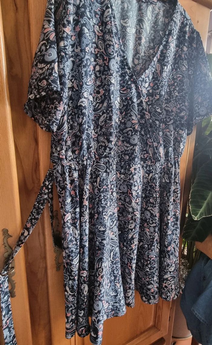 Robe courte 2xl 50 52 bleu a motif neuve jamais portée sans étiquette