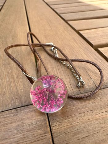 Collier avec boule en verre