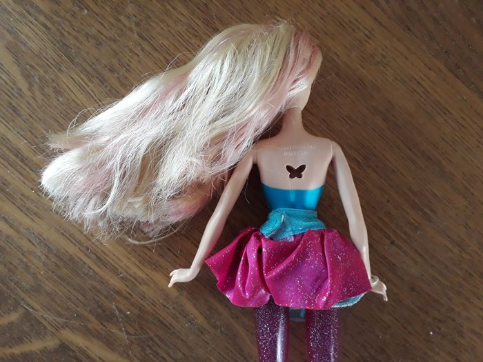 Poupée Barbie haut bleu  jupe multicolore 2009 - photo numéro 3