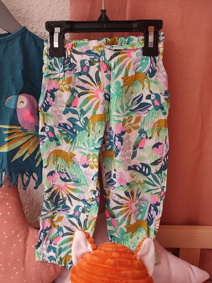 Ensemble Tee shirt + pantalon - Motif Perroquet - 24 mois - Proche du neuf - Gémo - photo numéro 3