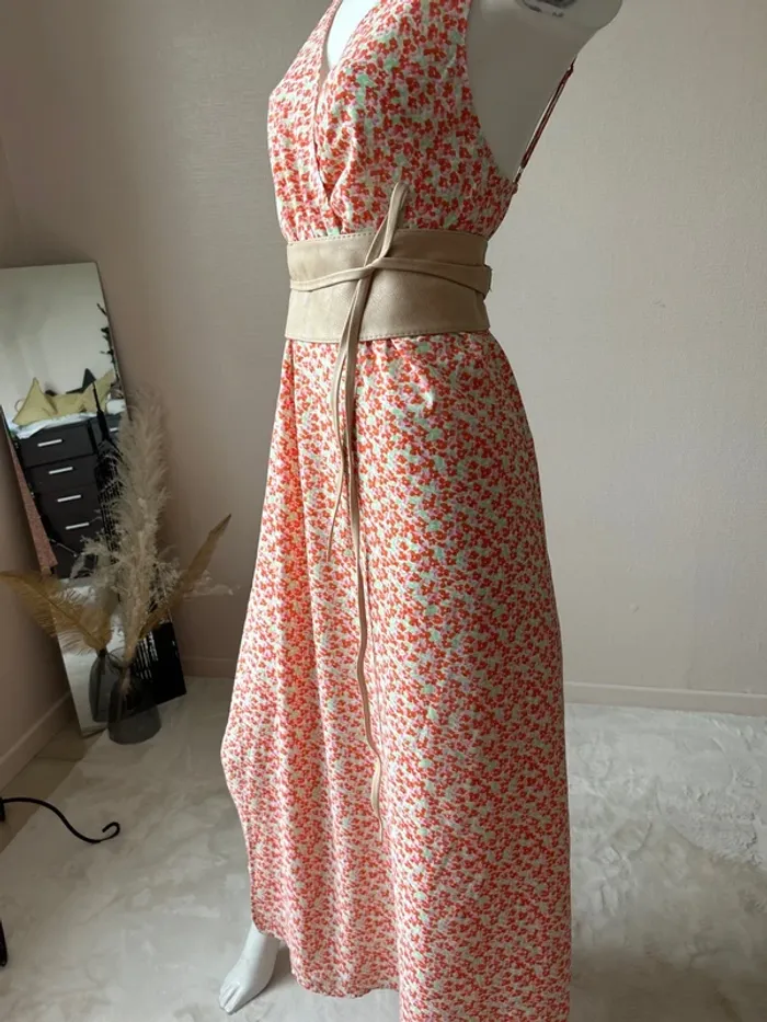 Robe longue à petites fleurs à bretelles