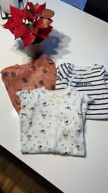 Lot 3 pyjamas en velours taille 6 mois