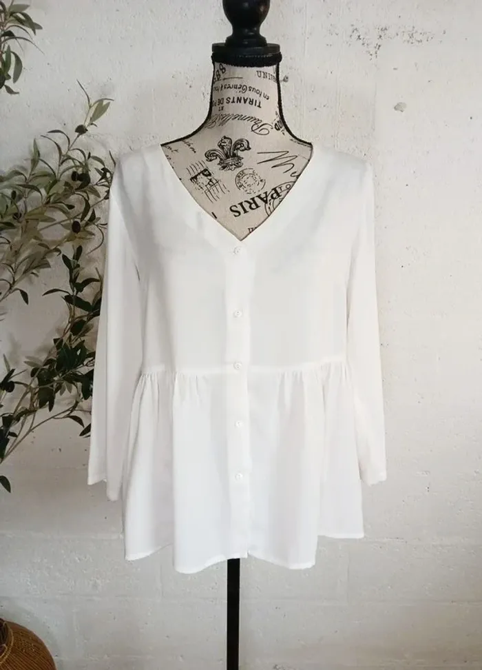 👚 Chemisier blanc cassé à volant – Coupe large – Taille 40 estimée – Très bon état - photo numéro 7