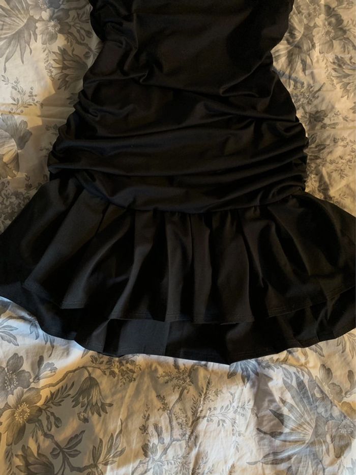 Robe courte noire - photo numéro 2