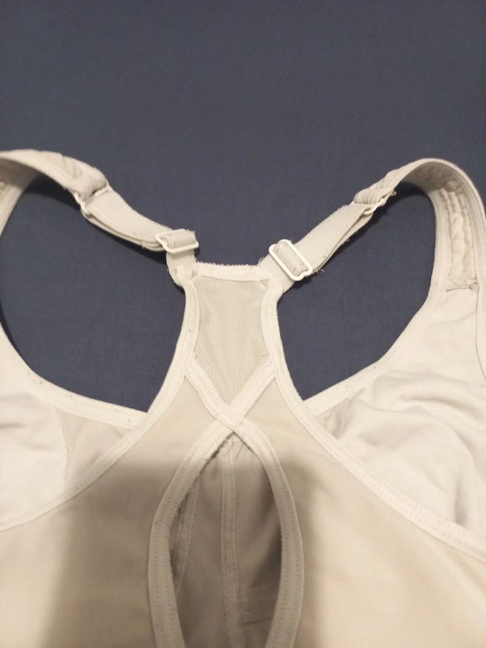 Brassière blanche - photo numéro 4