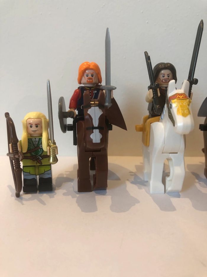Figurine type lego la communauté de l’anneau. le seigneur des anneaux - photo numéro 4