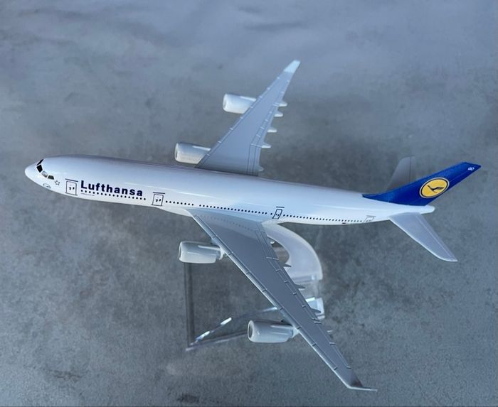 Avion Airbus A340 Lufthansa 15 Cm en métal moulé sous Pression avec Support - photo numéro 4