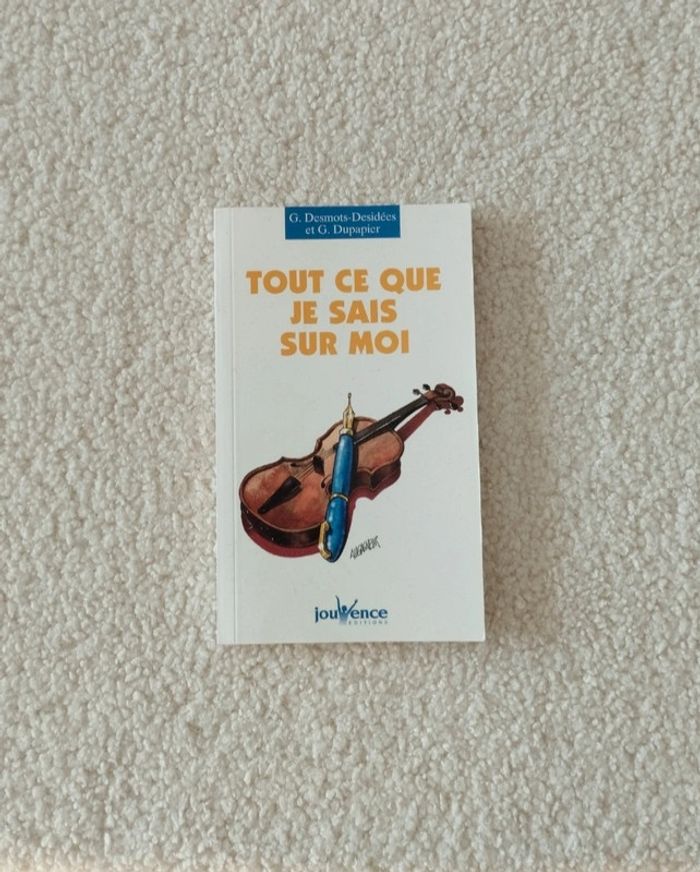 Livre tout ce que je sais sur moi neuf