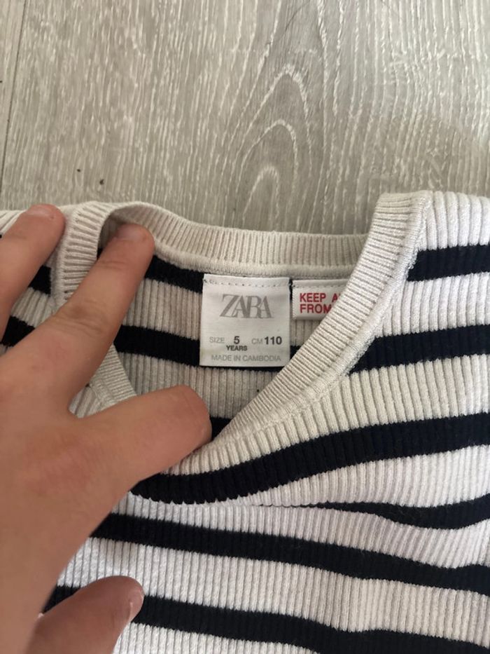 Lot de 2 T-shirt filles Zara taille 5 ans - photo numéro 2