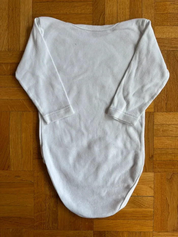 Lot de 3 bodies manches longues 6 mois très bon état - photo numéro 6