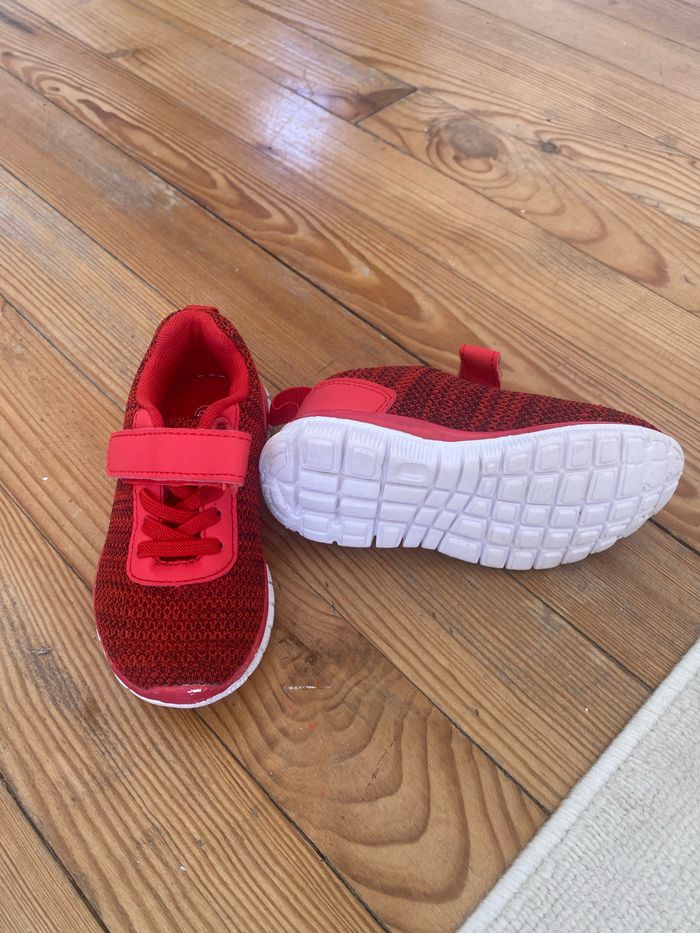 Baskets rouge taille 25 - photo numéro 3
