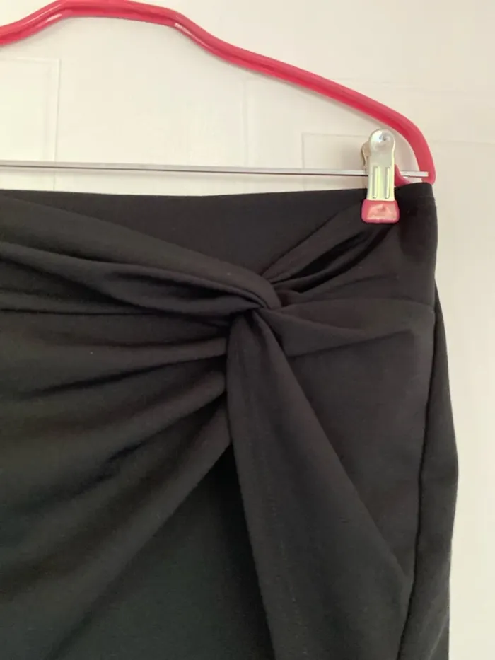 Mini jupe noire détail noeud noire Shein taille 38 - photo numéro 2