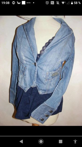 Superbe veste en jeans cintrée taille 2 soit 36/38 cache cache