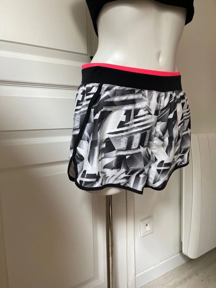 Short de sport - photo numéro 4