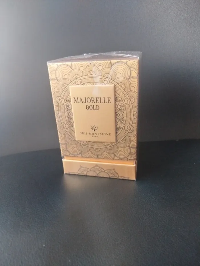 Parfum femme gris Montaigne