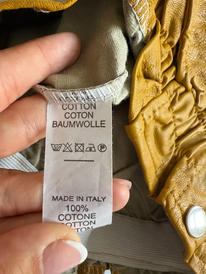 Short simili cuir moutarde en très bon état taille 34-36 - photo numéro 5