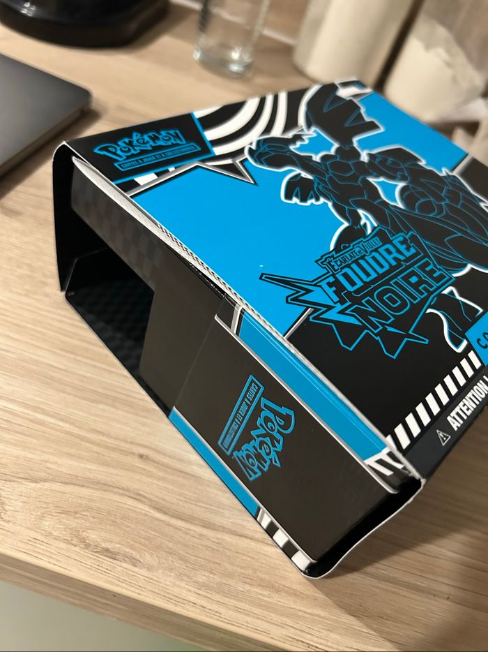 Pokémon : Coffret Dresseur d’élite Écarlate et Violet Foudre Noire - photo numéro 2