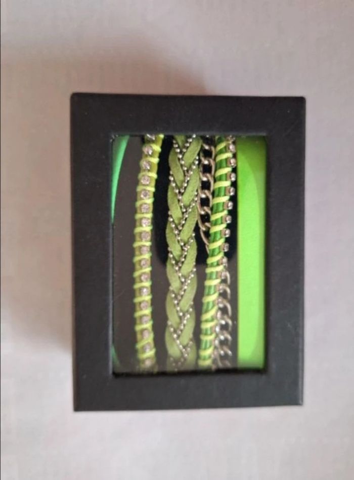 Bracelet neuf vert dans sa boîte d'origine - photo numéro 2