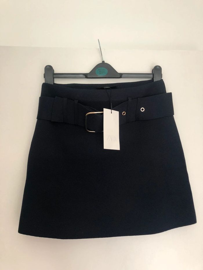 Superbe belle mini jupe en maille taille haute avec ceinture Zara neuve avec étiquette taille M - photo numéro 2