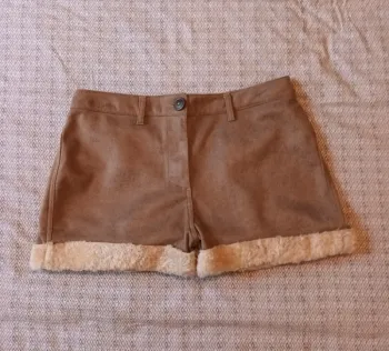 Short en suédine et tissu bouclette