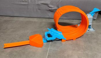 Hot wheels loop stunt champion