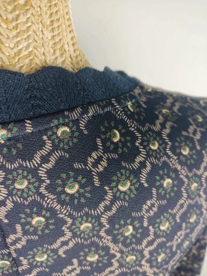 Blouse manches 3/4 motif graphiques sur fond bleu nuit taille 36 Riu - photo numéro 5