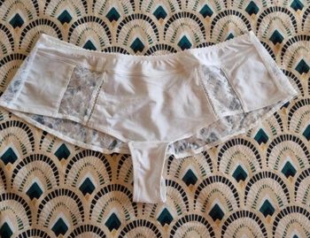 Shorty blanc avec dentelle