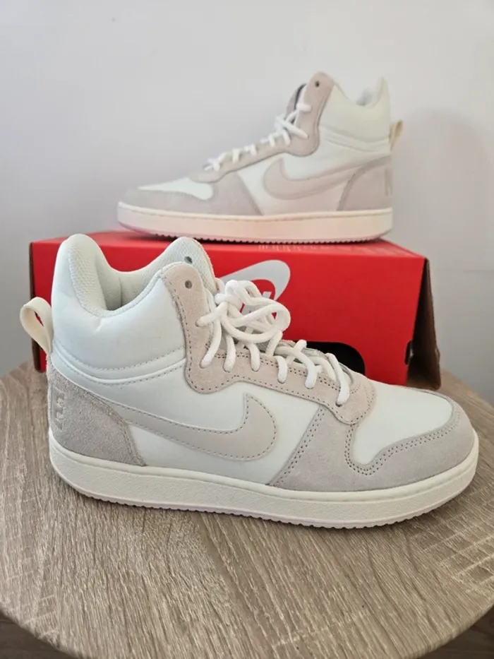 Nike borought mid taille 37,5 neuves beige creme - photo numéro 2