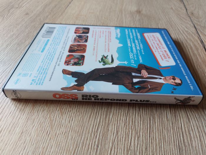 DVD "OSS 117 Rio ne répond plus" Jean Dujardin Louise Monot - photo numéro 3
