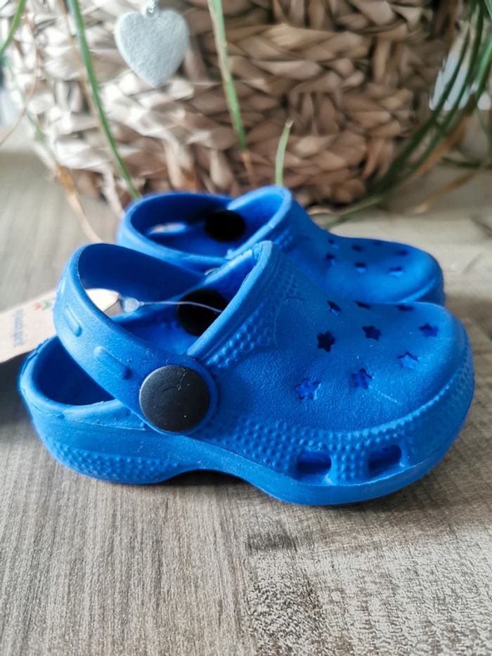 🌺Chaussure type crocs bleu pointure 19 neuf avec étiquette - photo numéro 6