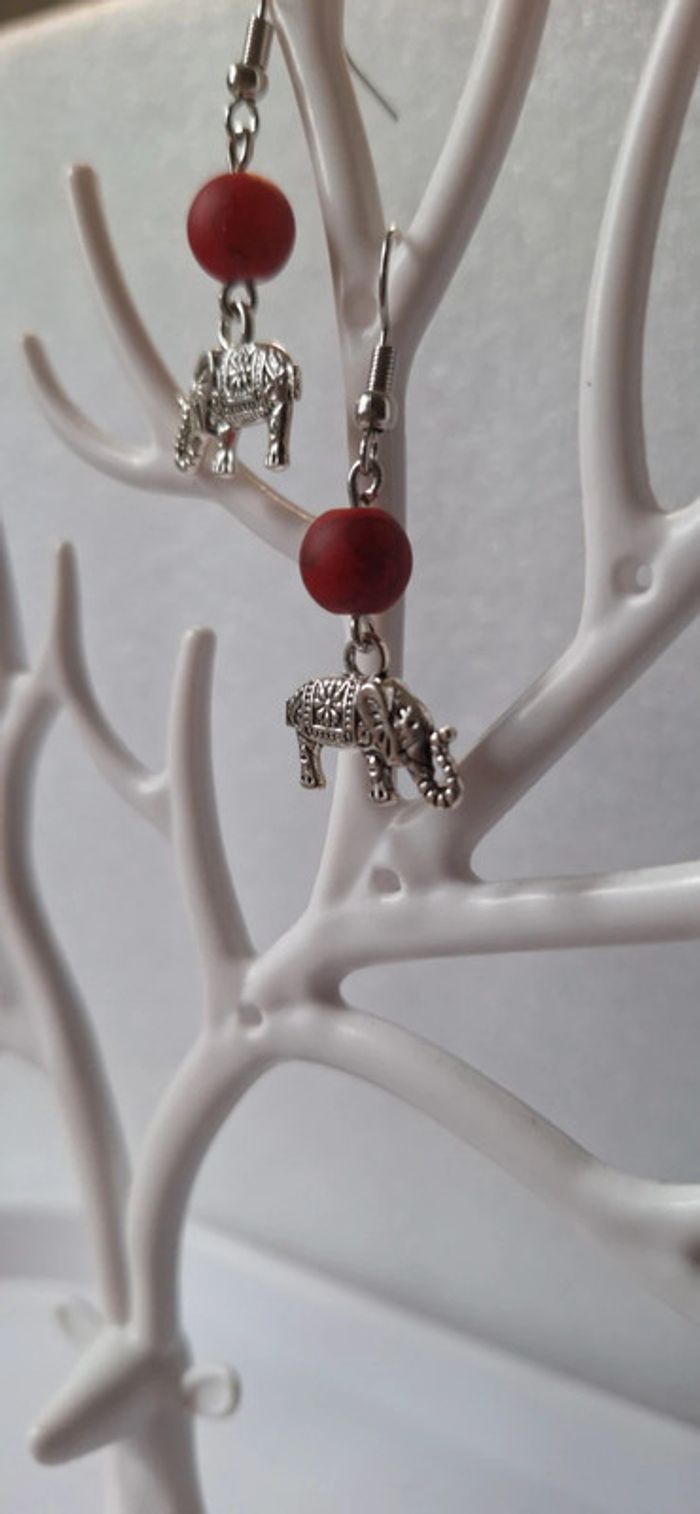 Boucles d'oreilles éléphant perle rouge - photo numéro 2