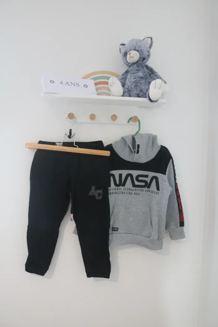 Ensemble sweat Beyond the rainbow et jogging American collection 4 ans