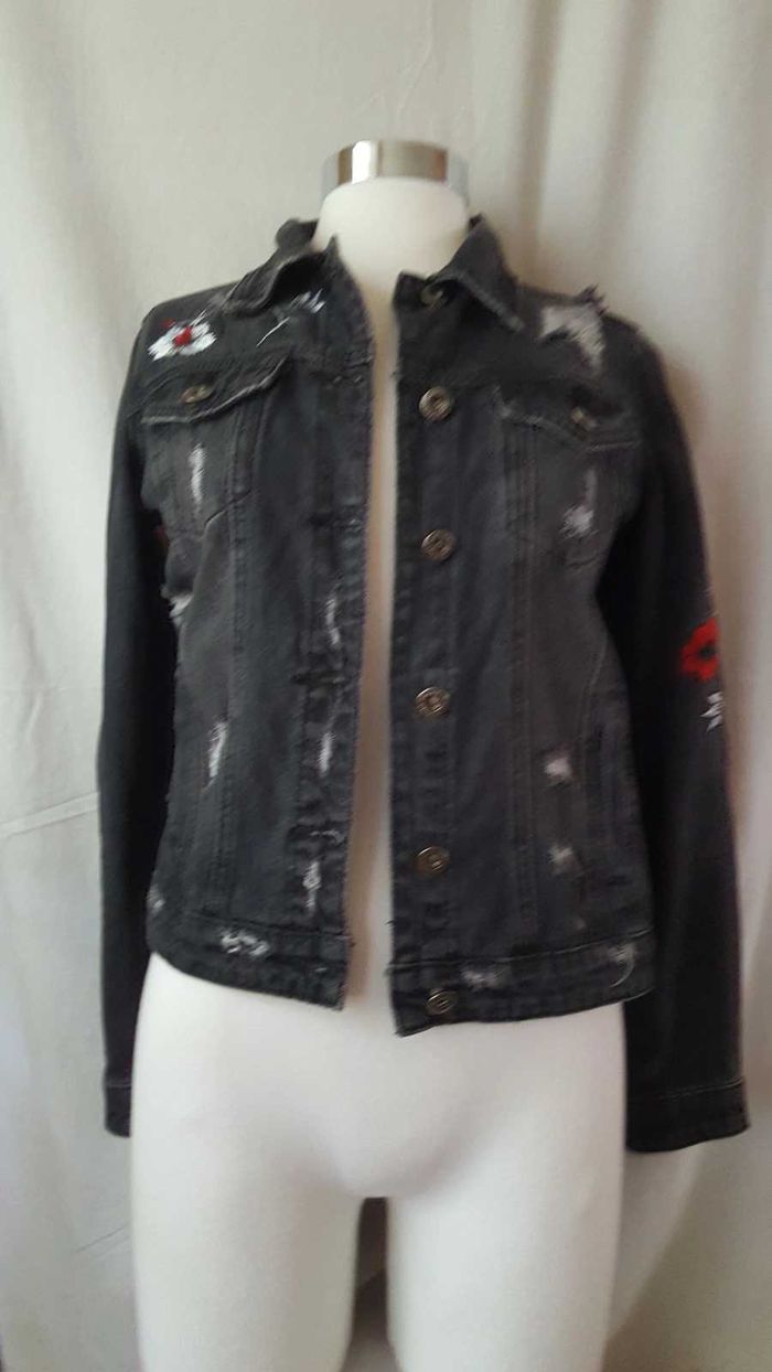 Veste jeans effet déchiré .marque : collection Naumy