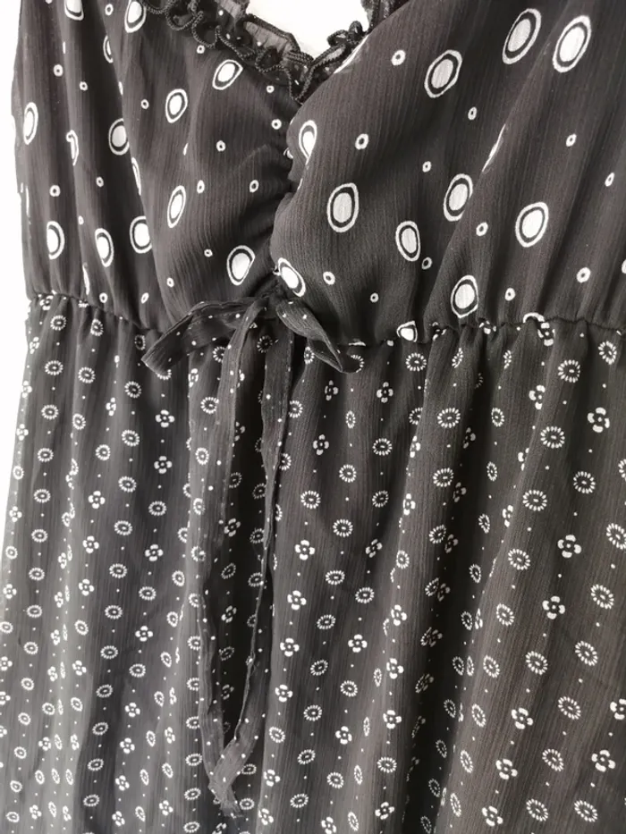 đ TrĂšs jolie robe lĂ©gĂšre buste Ă©lastiquĂ© 38 Ă bretelles - photo numĂ©ro 2