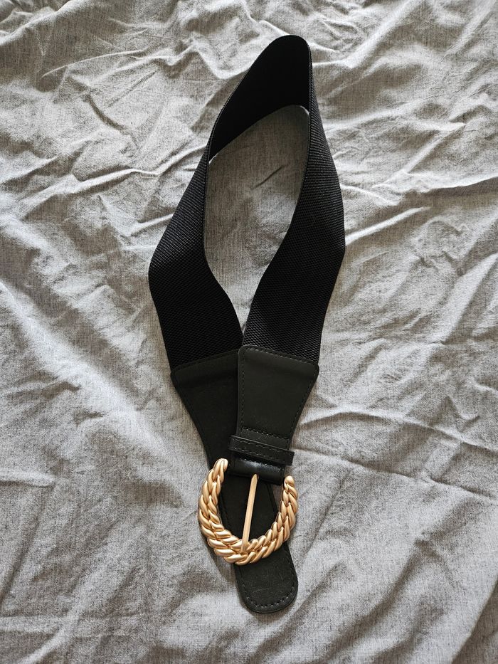 Ceinture élastiquée boucle dorée torsadée