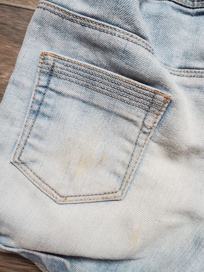 Short taille 6 ans bon état mais taché Kiabi - photo numéro 3