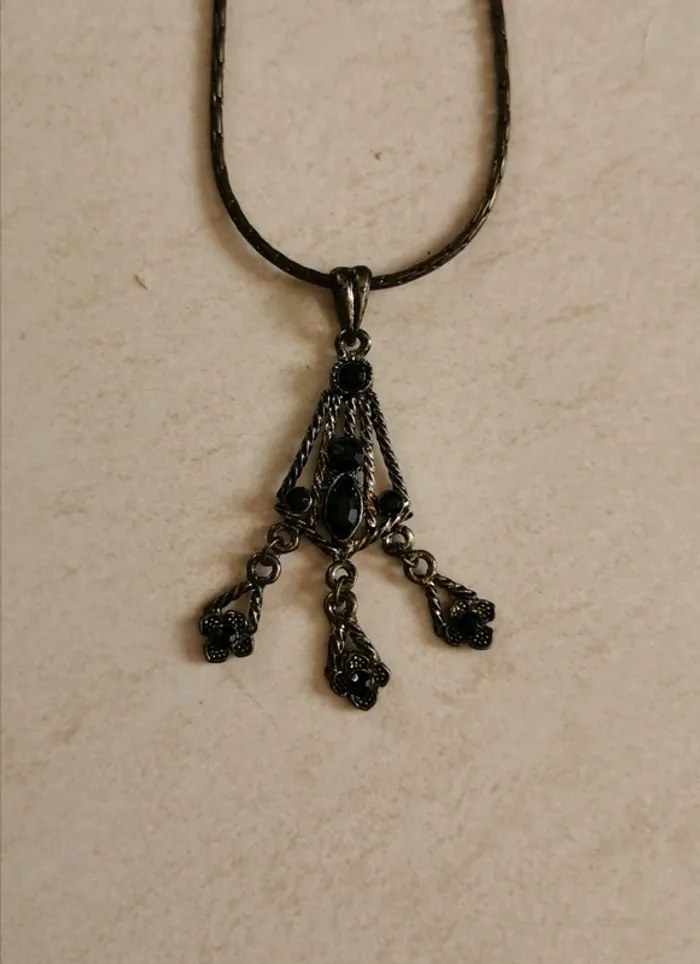 Collier vintage noir