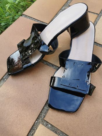Sandales noires vernis bout carré